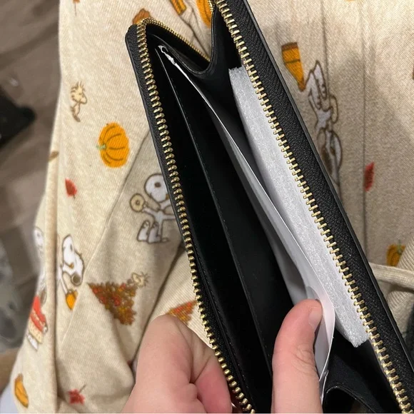 Marc Jacobs Black Textured Leather Clutch - Picture 4 of 6